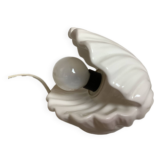 White scallop shell lamp