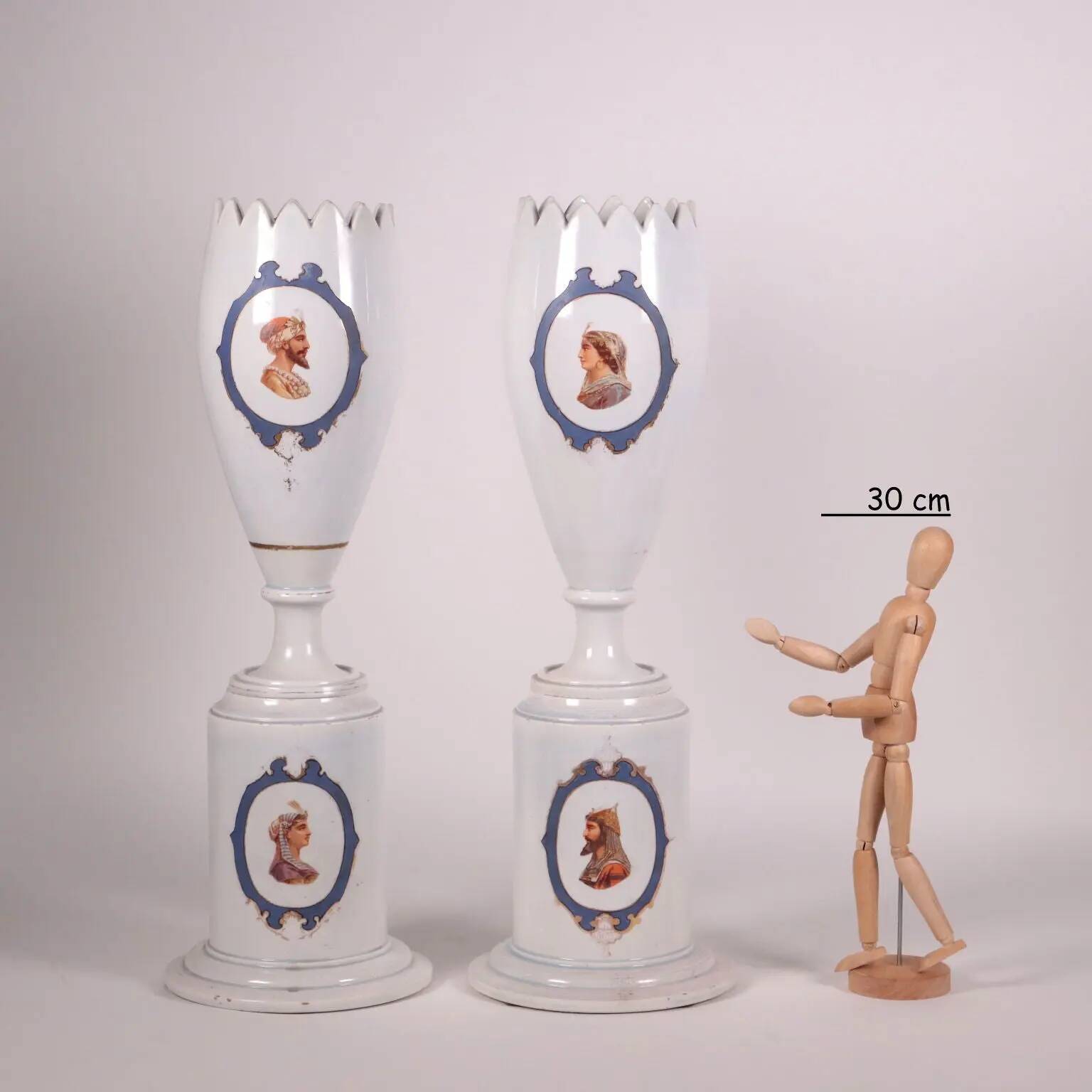 Paire de vases en céramique, Europe XIXe siècle
