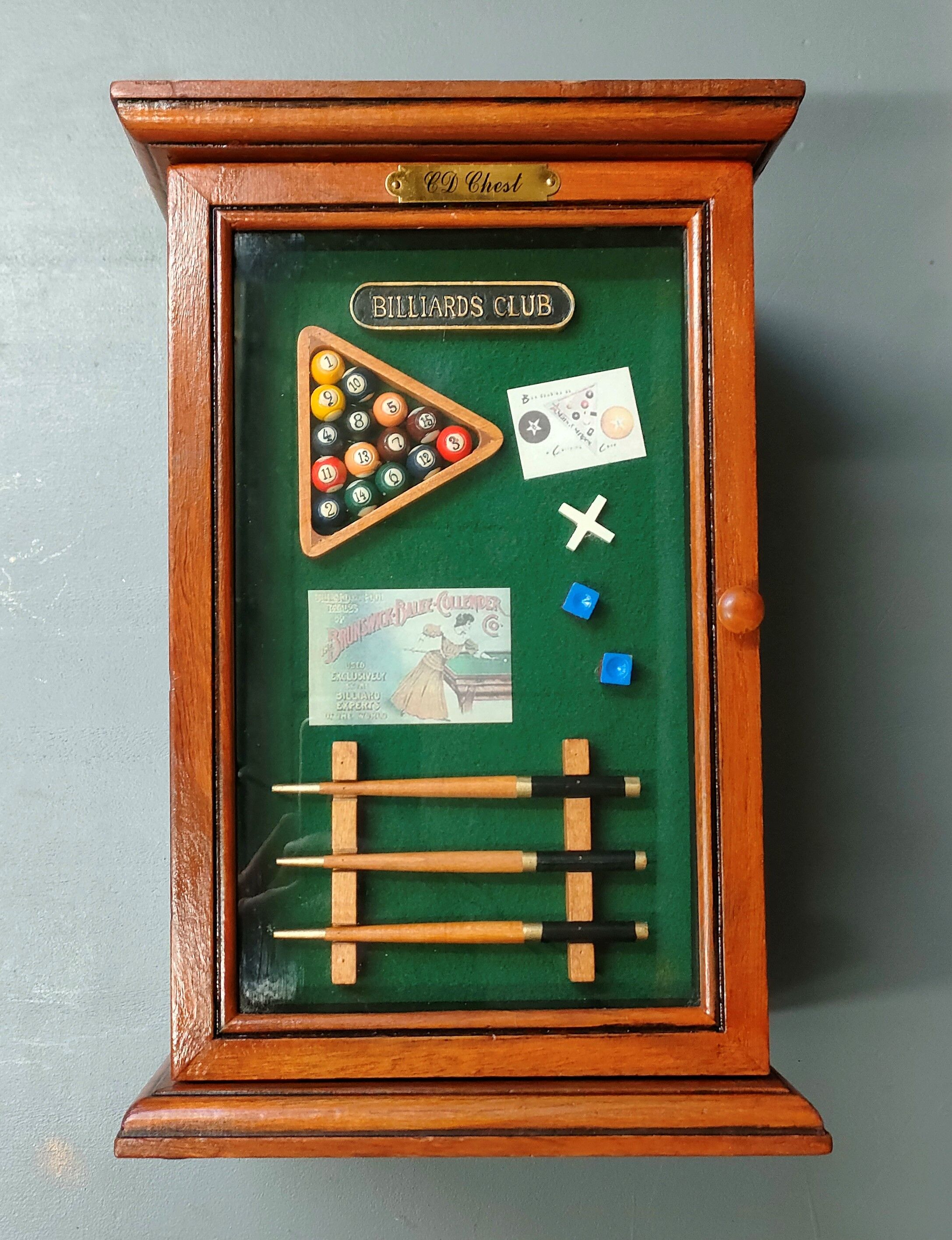 Display chest diorama for cd - billiards club - 80s - england