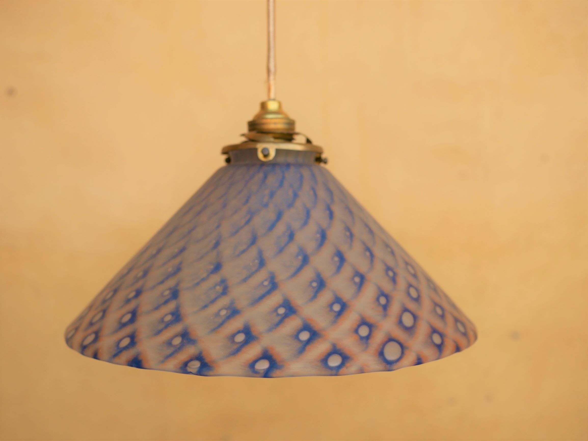 Suspension vintage en verre dépoli bleu