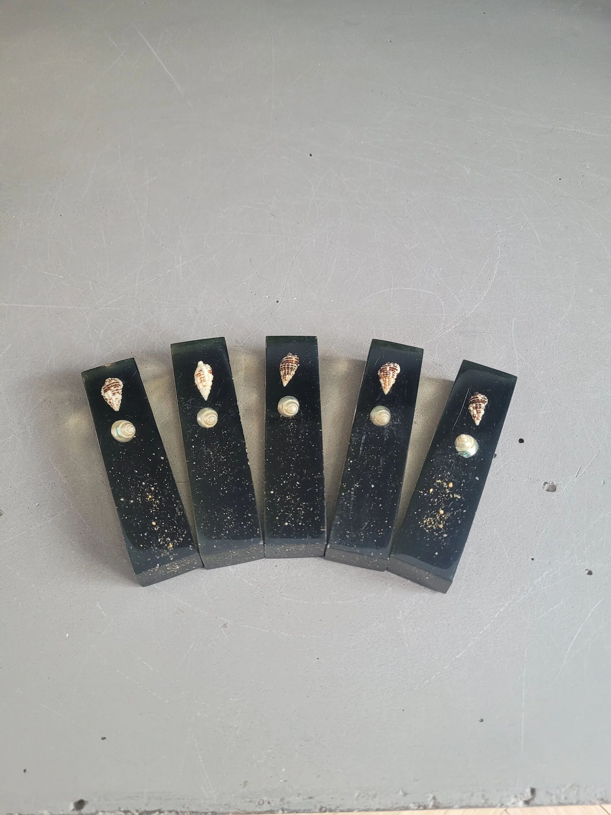 5 shell-inclusion knife rests - Ref 1029