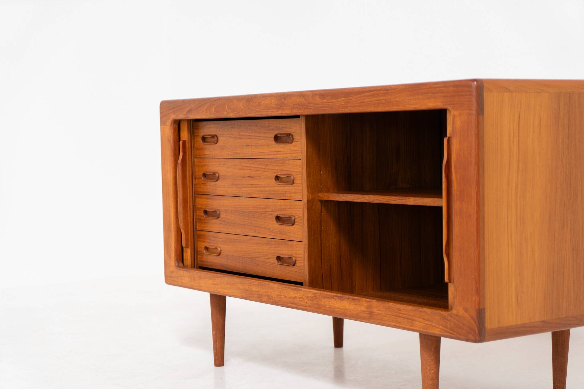 Buffet en teck Svend Dyrlund avec portes tambour