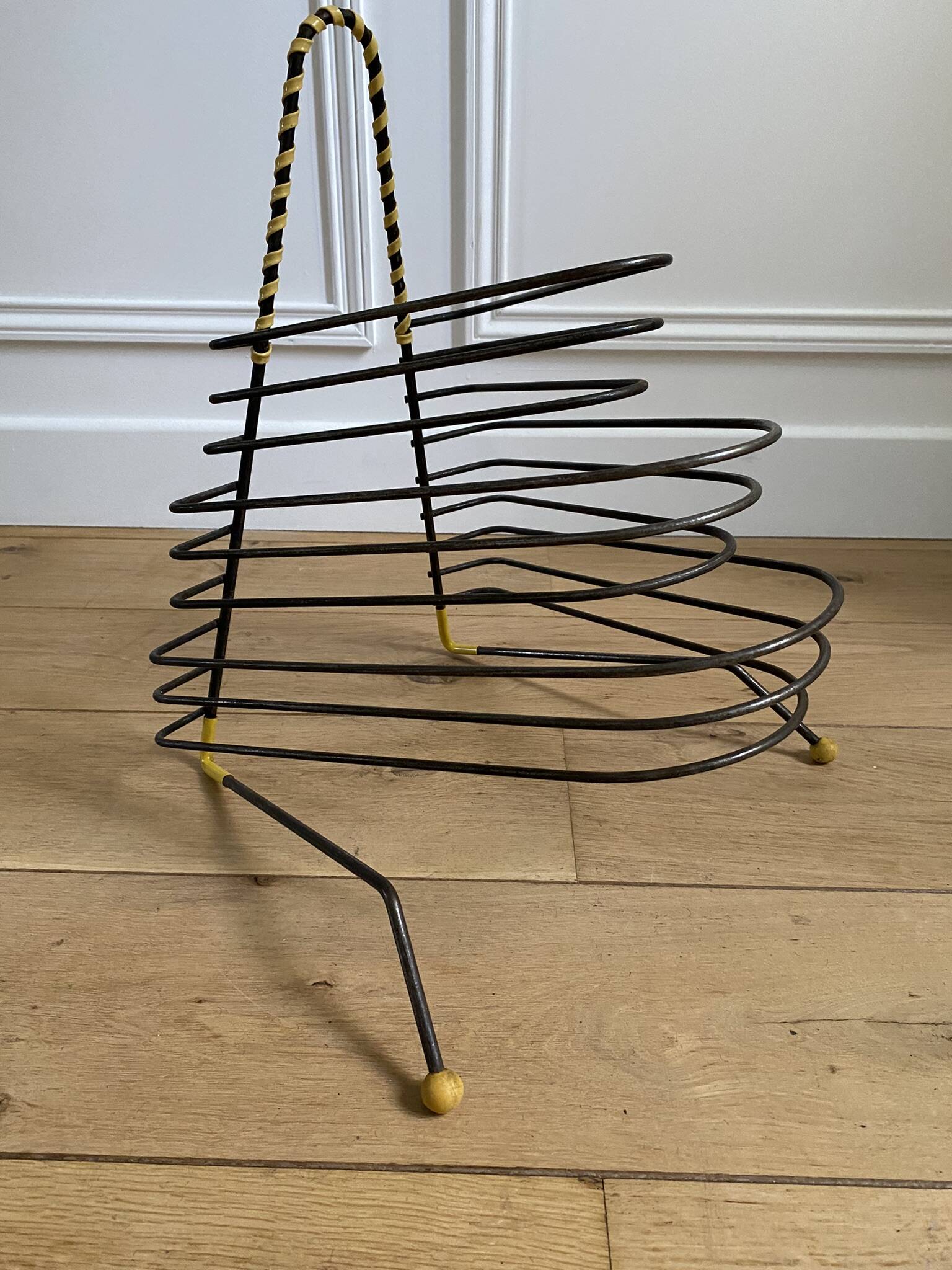 Black metal vinyl record holder and yellow scoubidou from the 60s