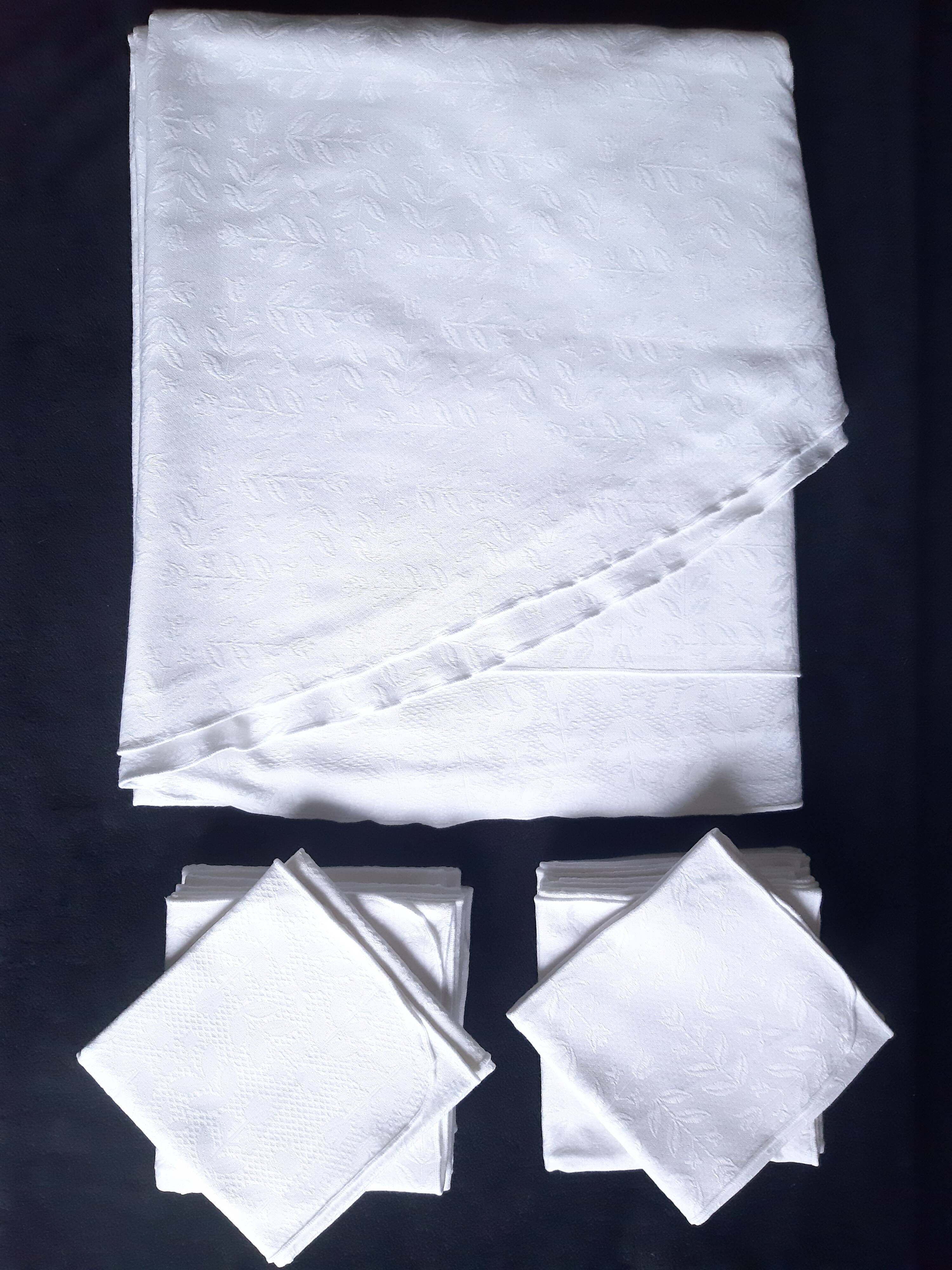 Tablecloth and 12 towels
