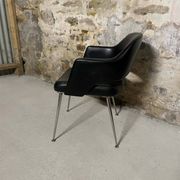 Conference chair in black design with metal legs – contemporary lines
