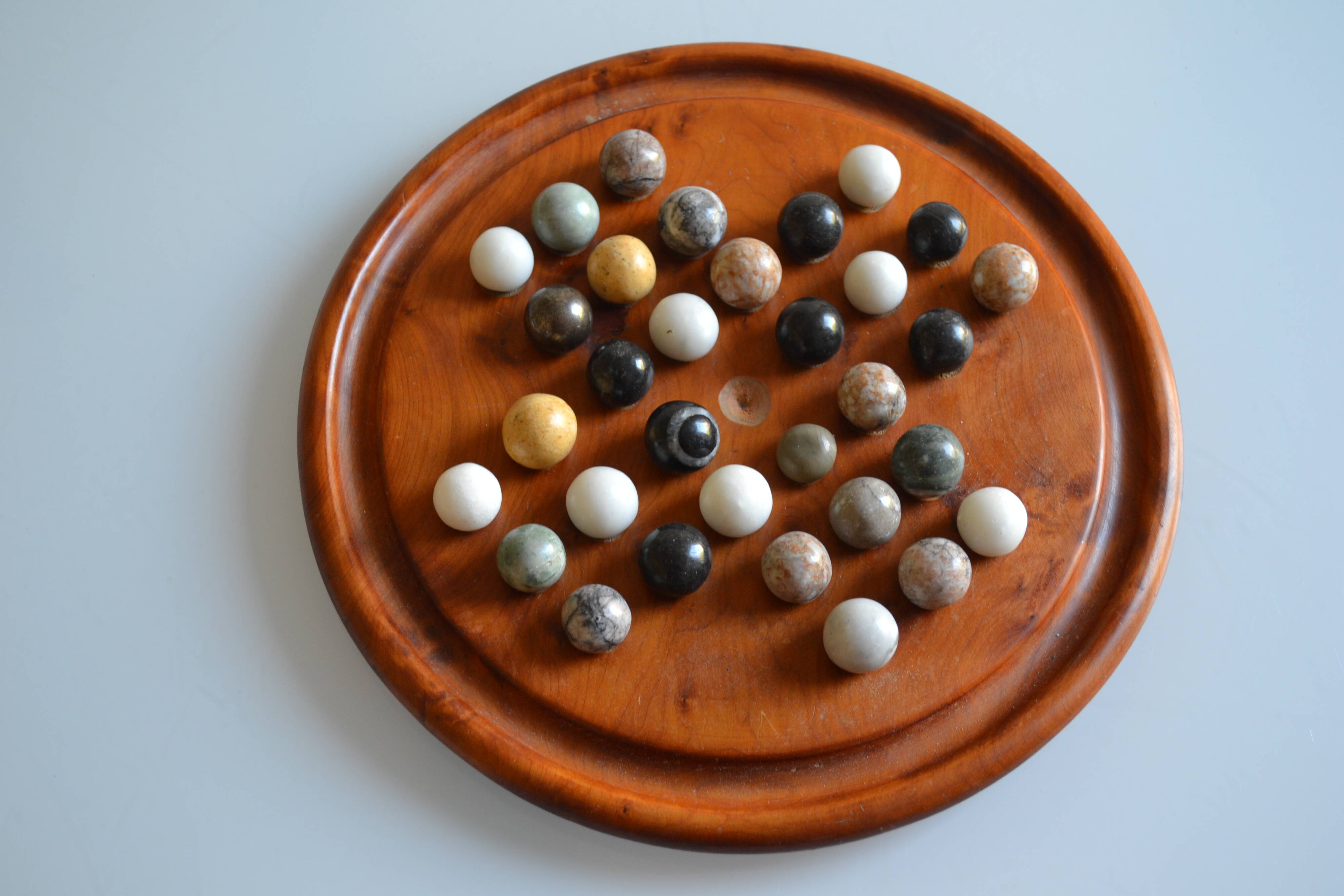 Solitaire game in exotic wood and semi-precious stones