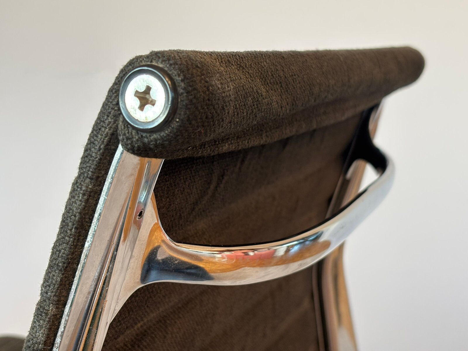 Model EA 105 aluminium chair by Eames for Herman Miller, 1970s