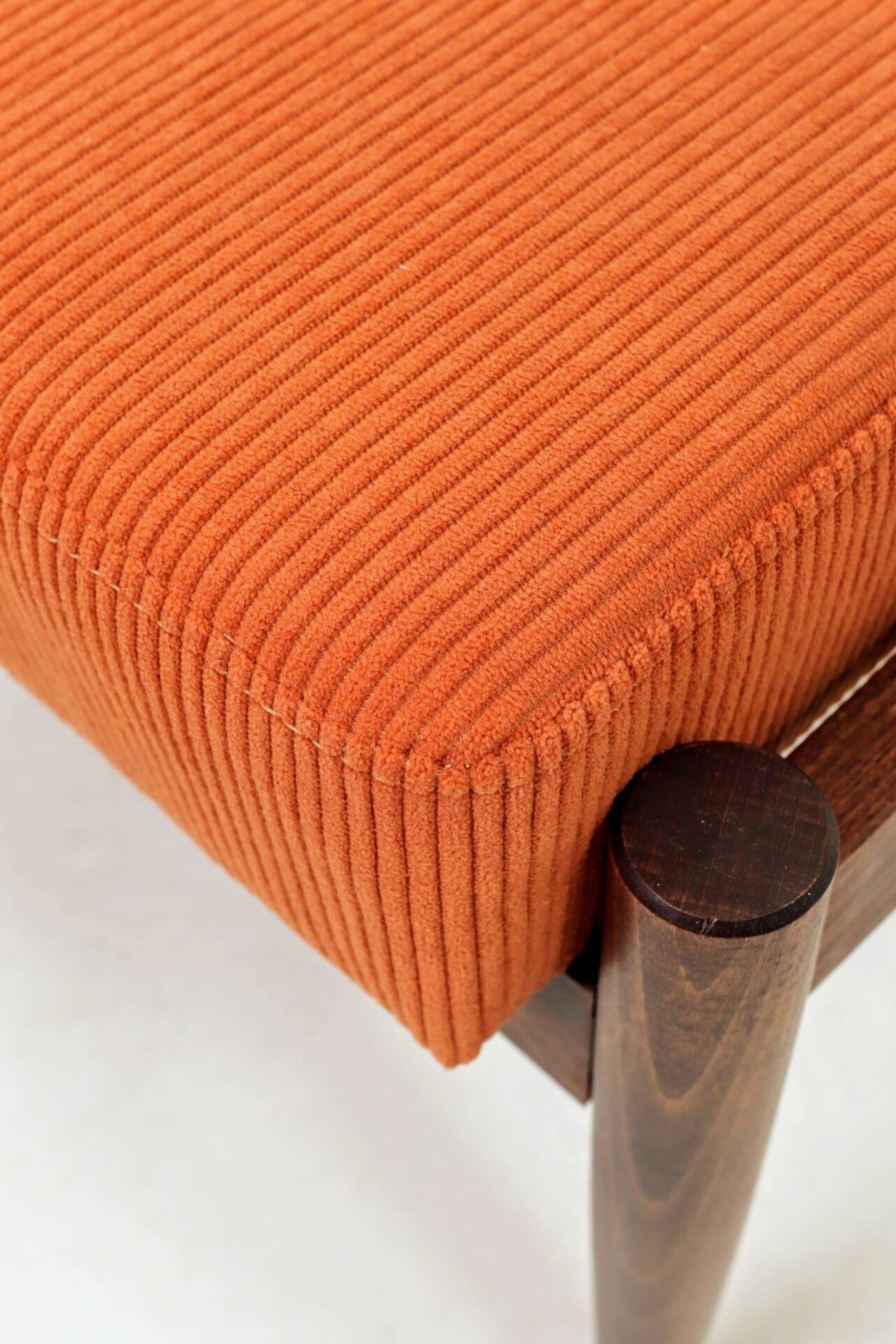 Wooden footrest in corduroy velvet