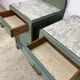 Ensemble de 2 tables de chevet vintage vert menthe avec plateau en marbre