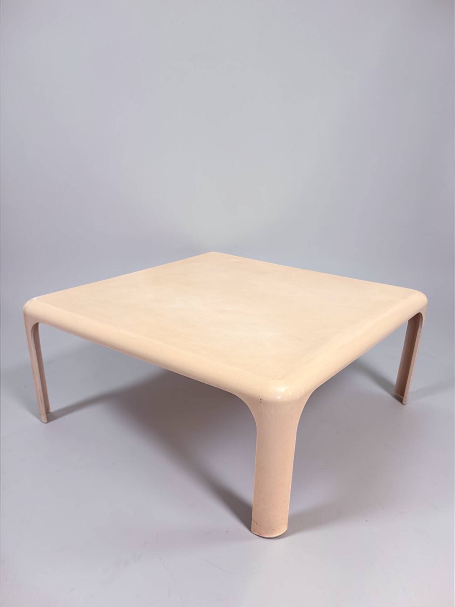 Artemide Giano coffee table 70x70 cm – ABS Space Age – Italian design 1970s