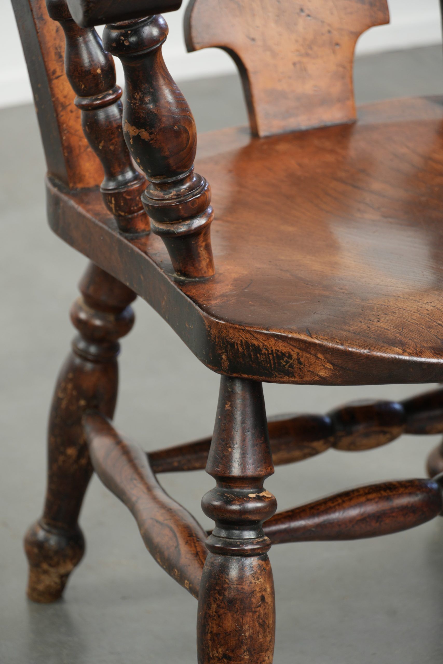Antique English Windsor spindle chair from the early 19th century