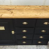 One-door workshop unit with eight black and gold drawers