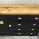 One-door workshop unit with eight black and gold drawers