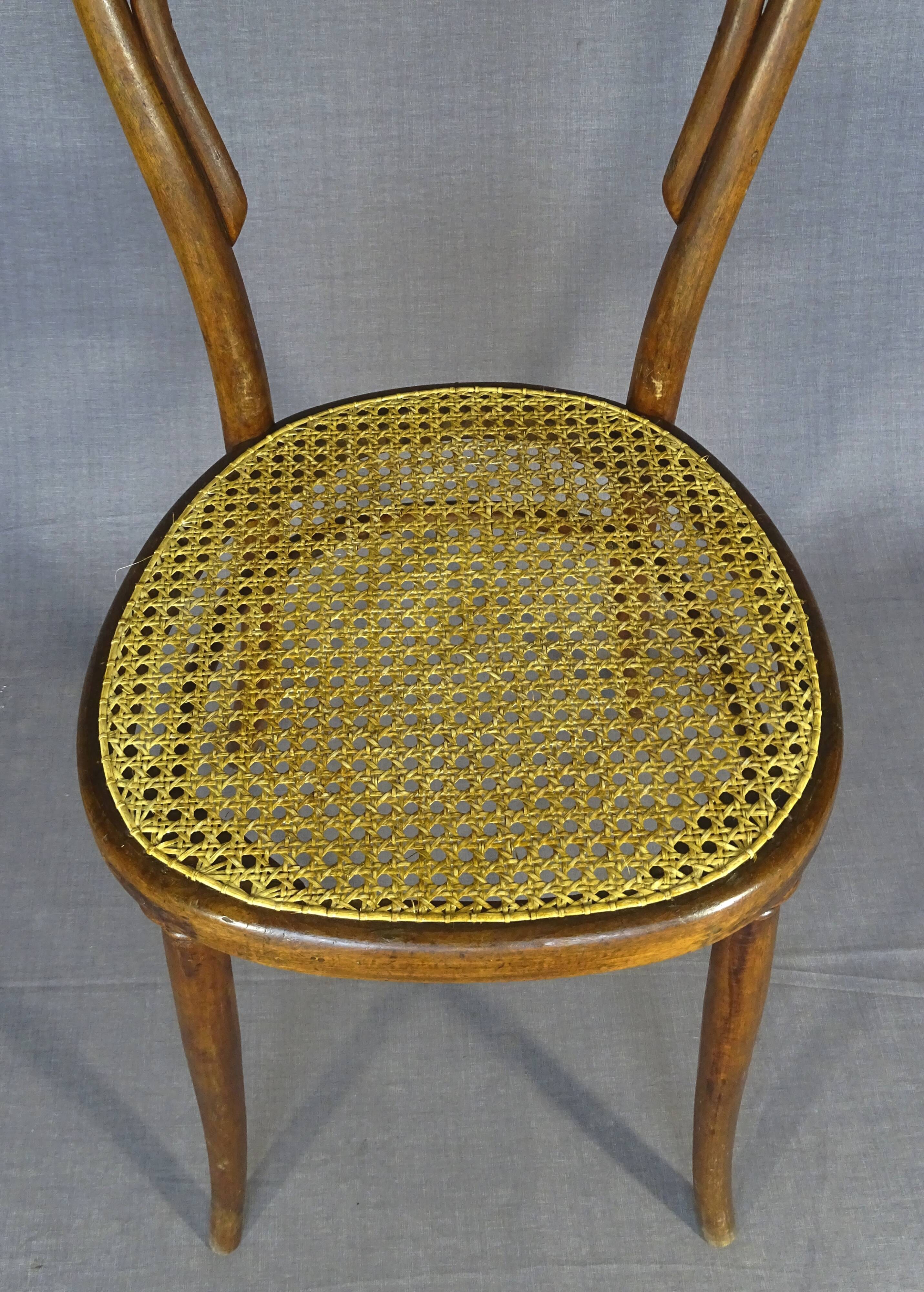 Thonet Chair No. 8 from 1870, original condition. Collector's item.