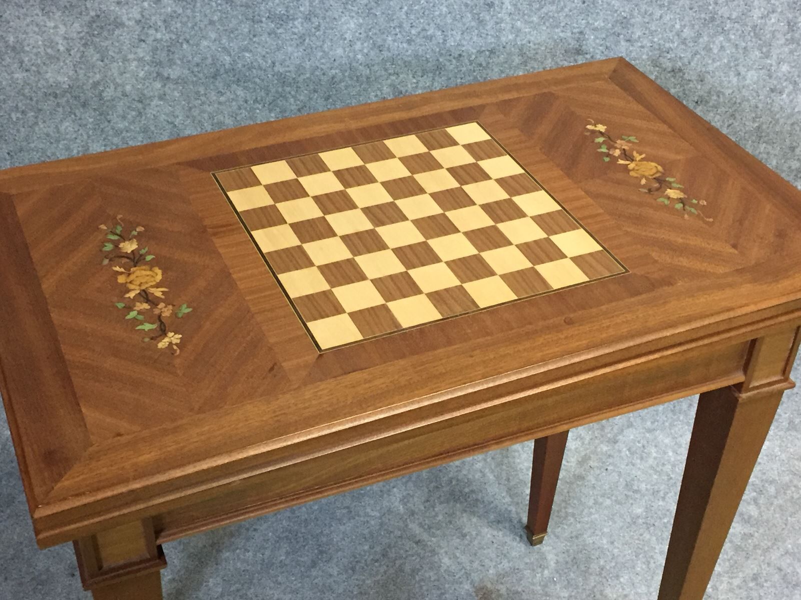 Table à jeux des années 50 en marqueterie