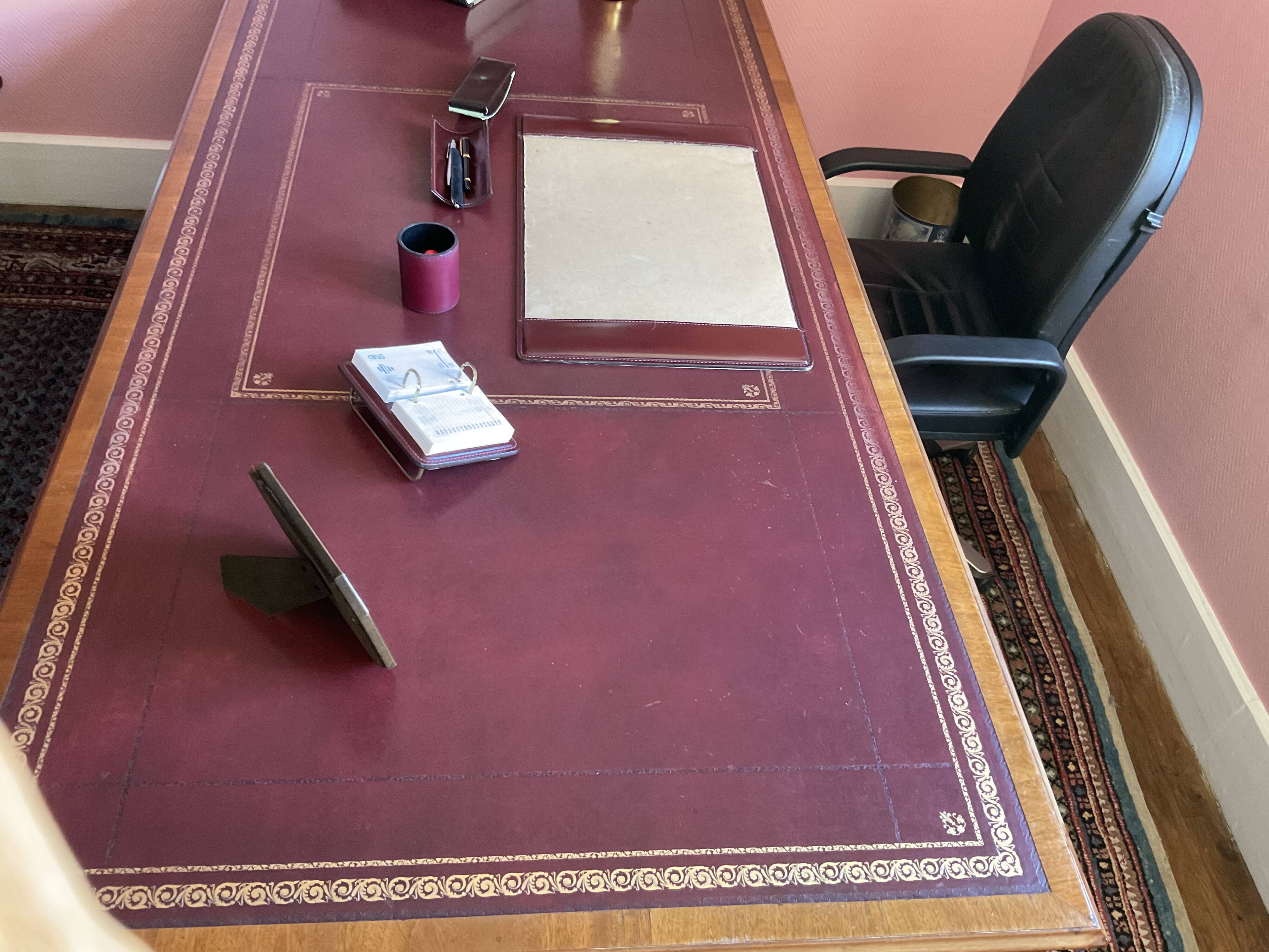 Bureau ministériel double face