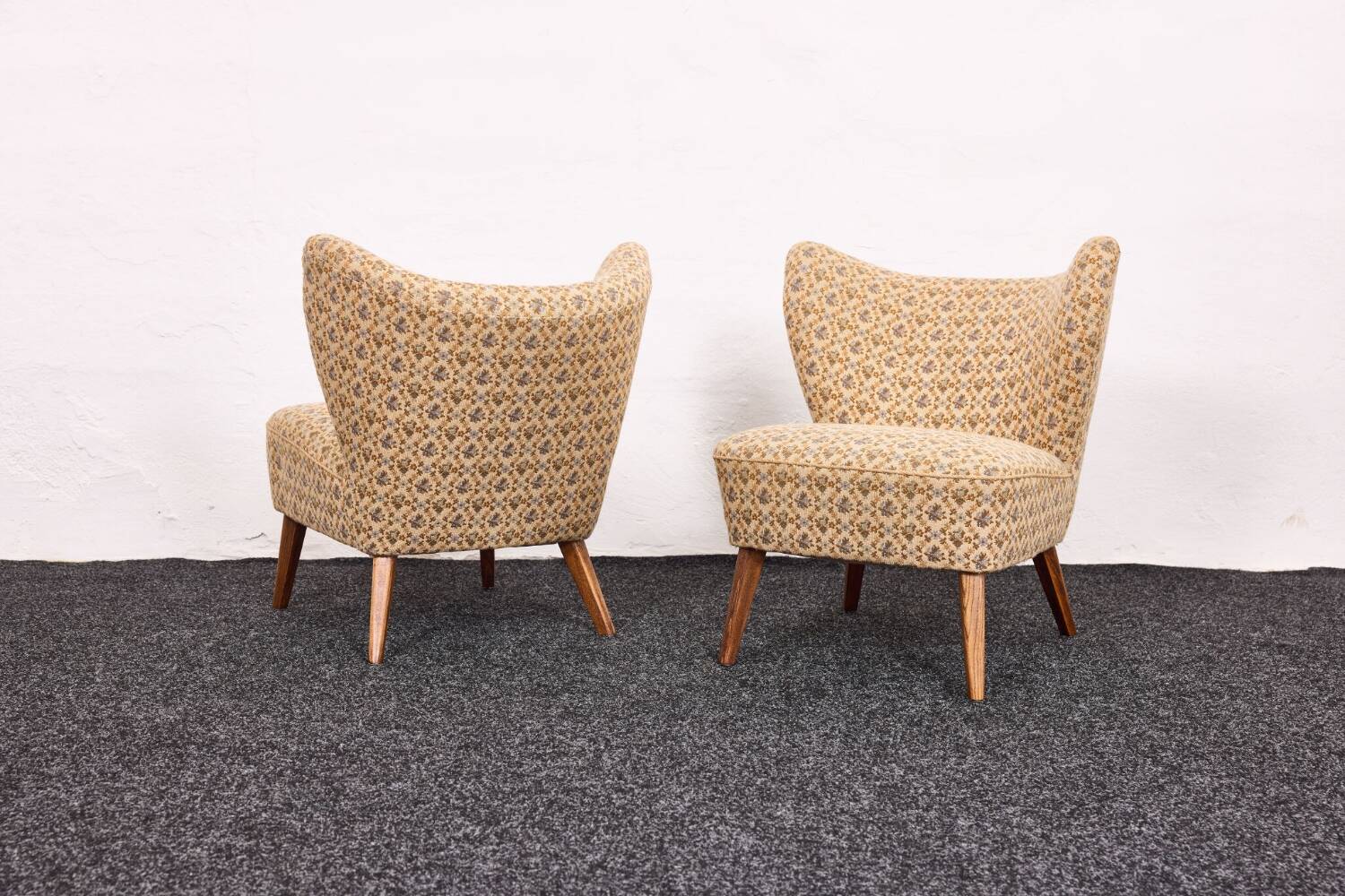 Ensemble canapé et fauteuil cocktail suédois, années 1950 – Dossier courbé