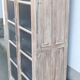 Armoire vitrée en bois ancien blanchi