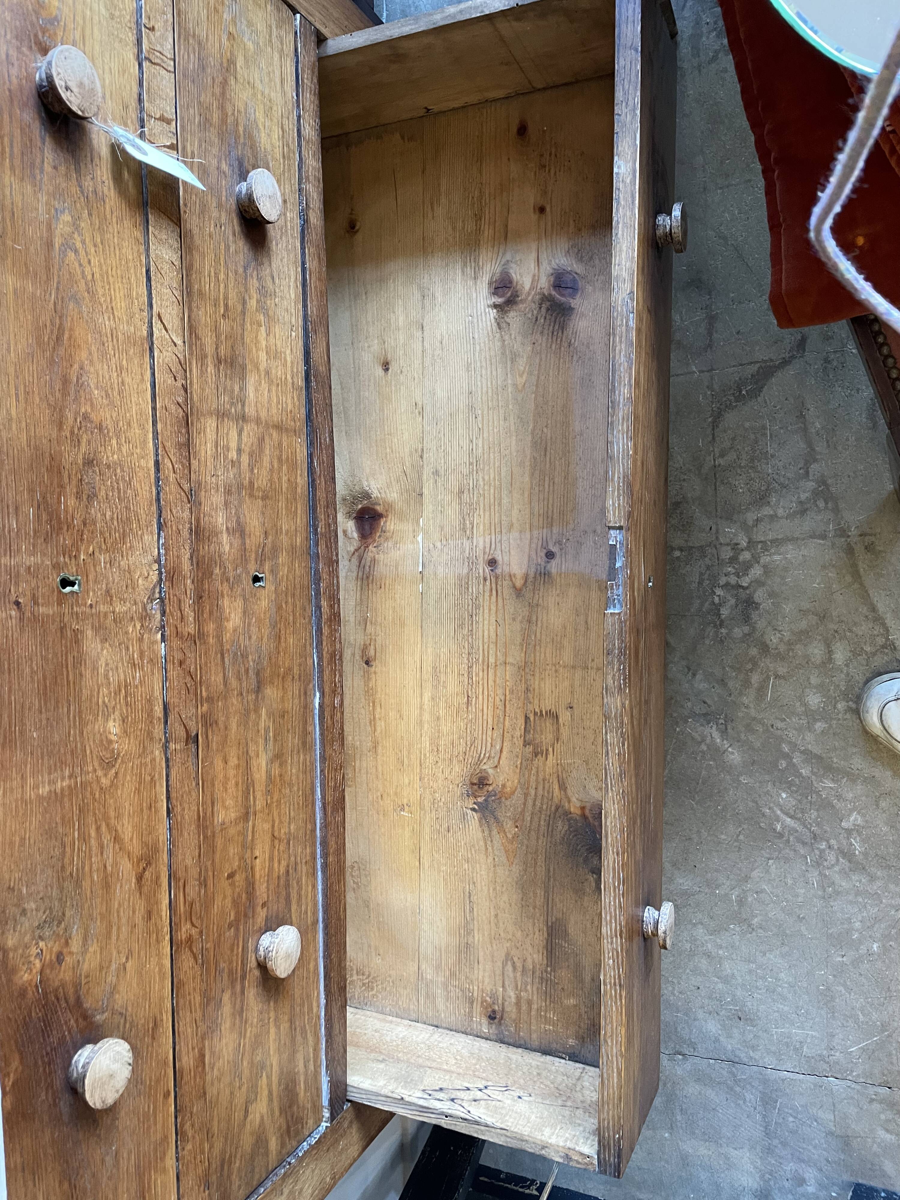 Oak chest of drawers