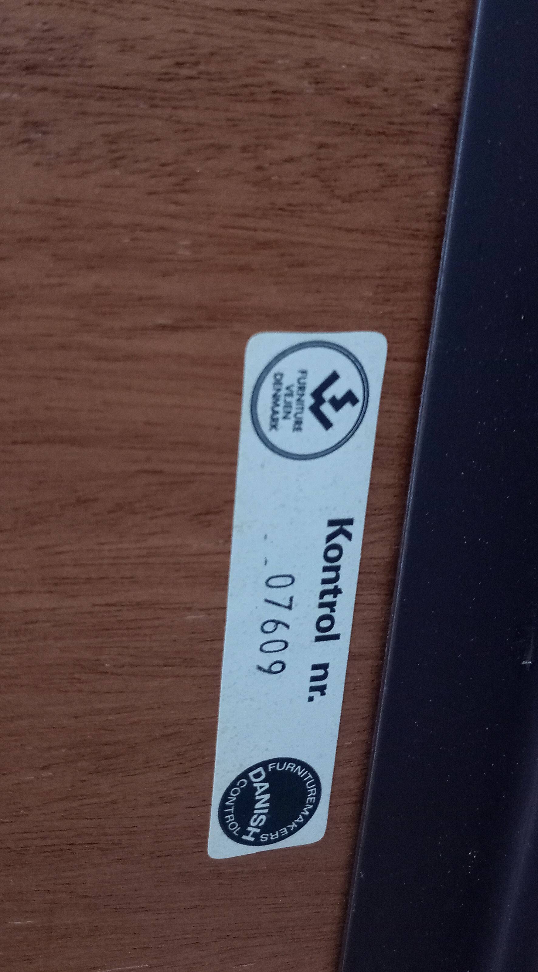 Danish round dining table by Sören Willadsen in teak, 60s