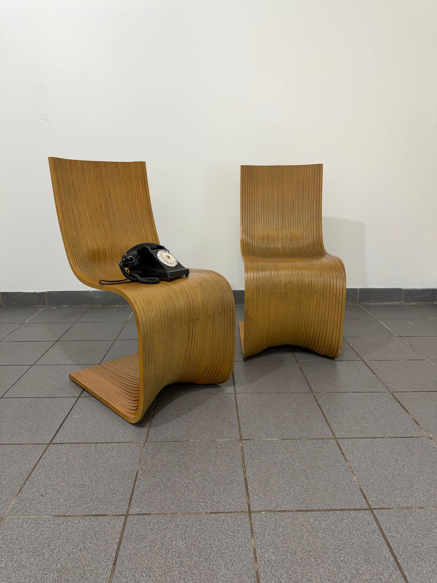 Lot de 4 chaises Contour par Alejandro Estrada pour Piegatto