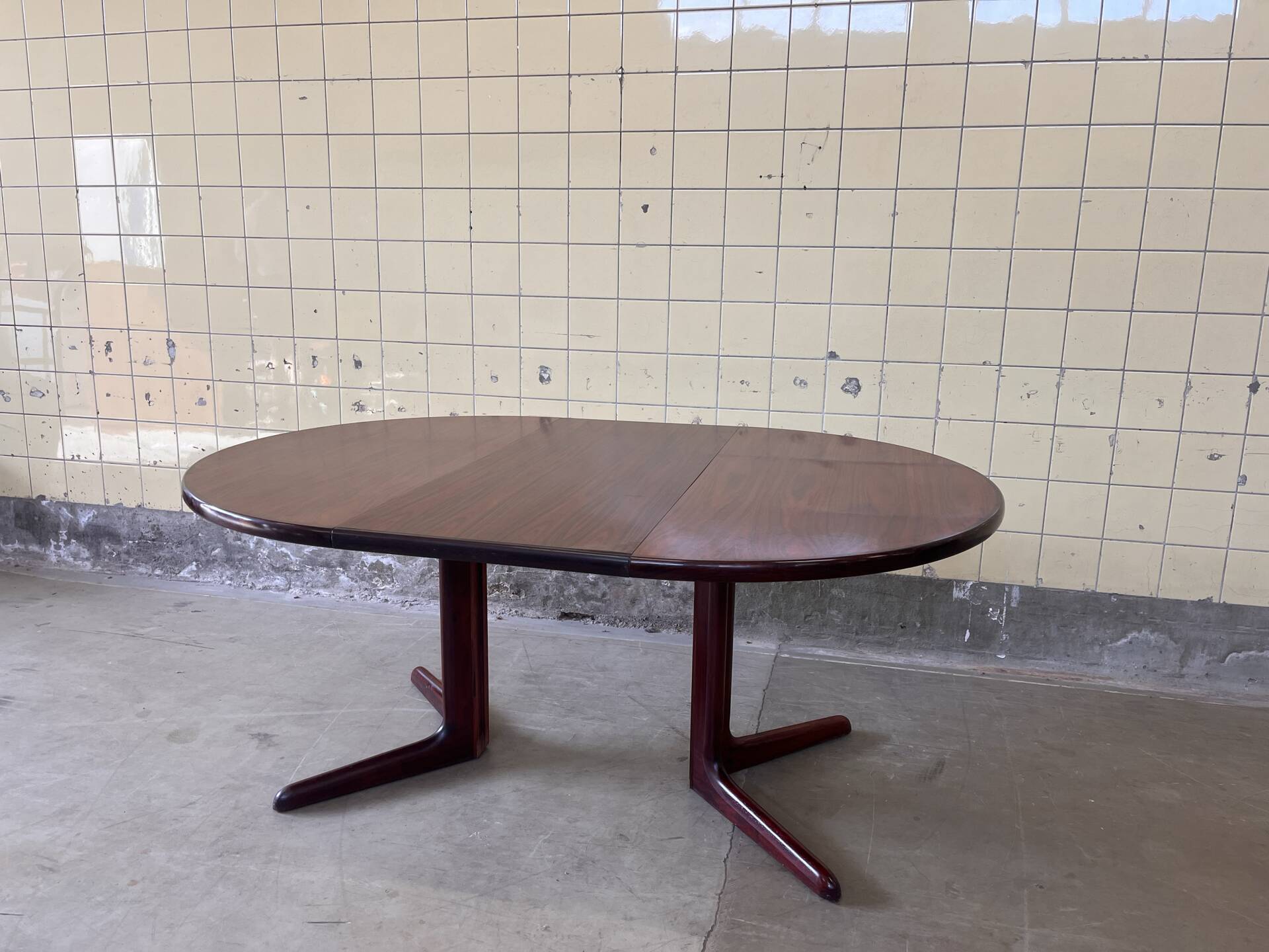 Vintage rosewood dining table by Skovby