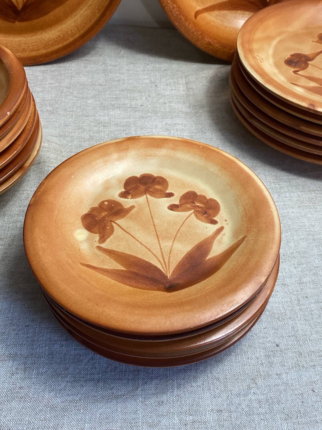 Glazed stoneware table service