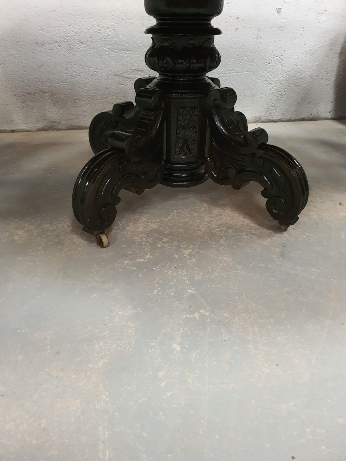 Extendable table 6 to 10 people style Napoleon III late XIX early XXth