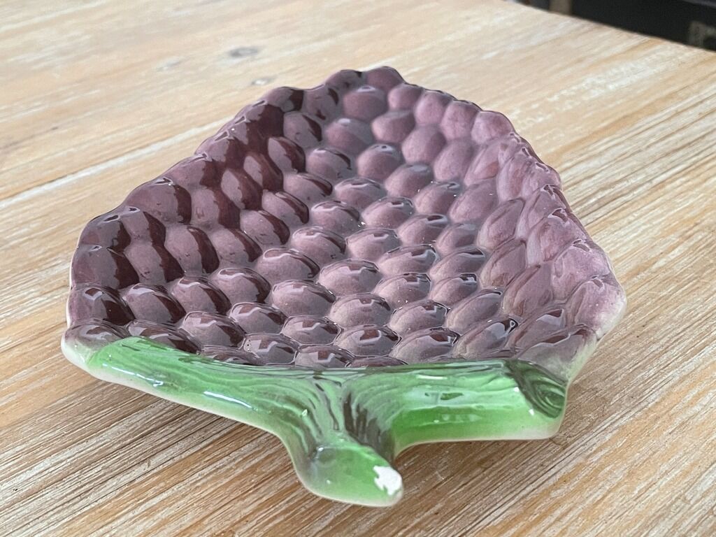 Empty pocket in st Clement's earthenware