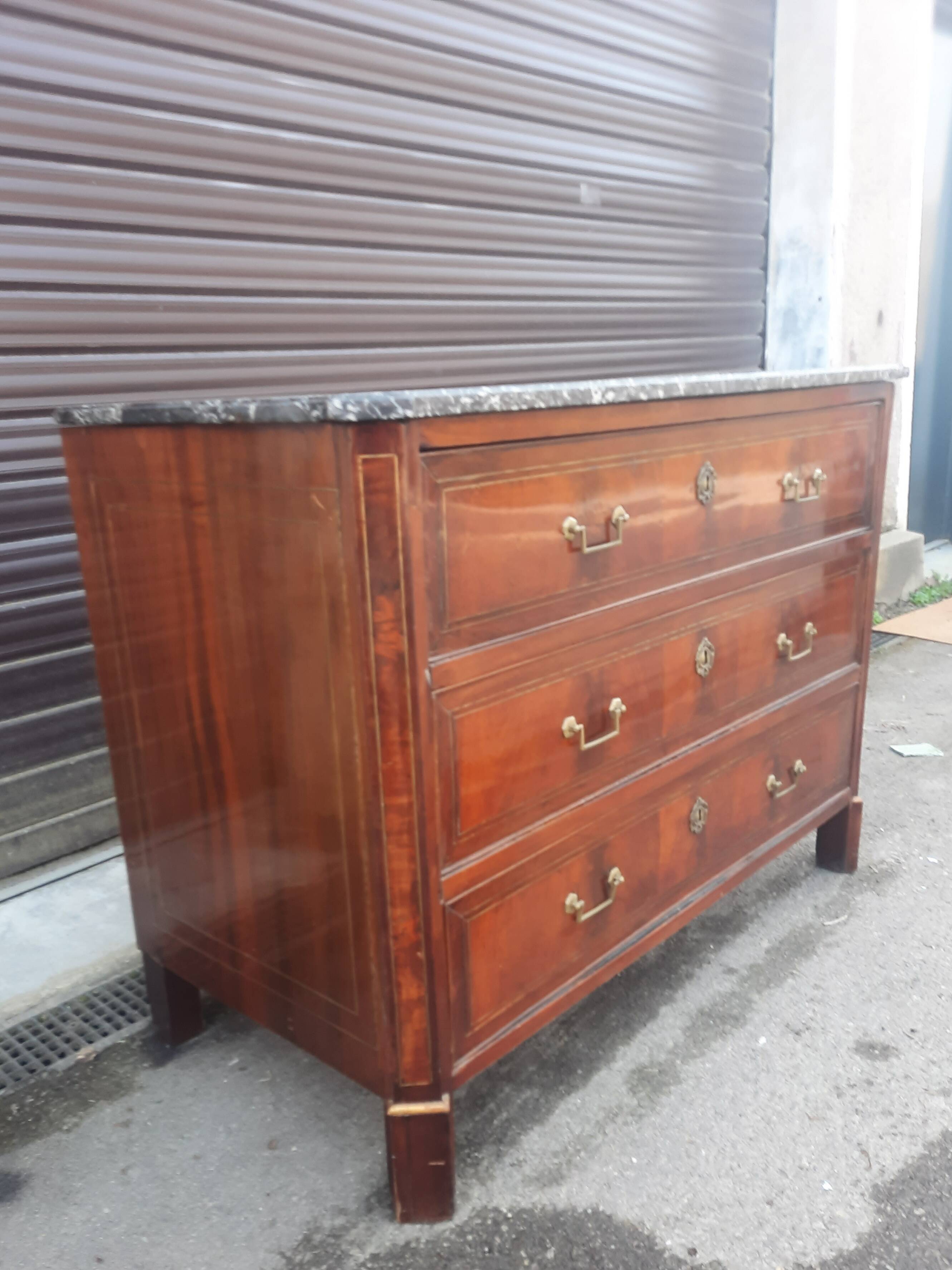 Mahogany chest of drawers from the nineteenth century