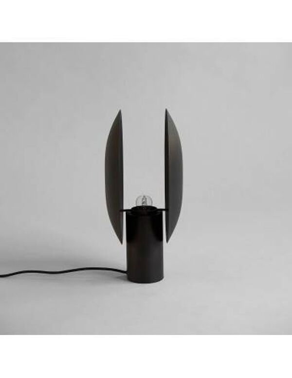 Lampe de table en aluminium noir, oxydée, œuvre contemporaine.