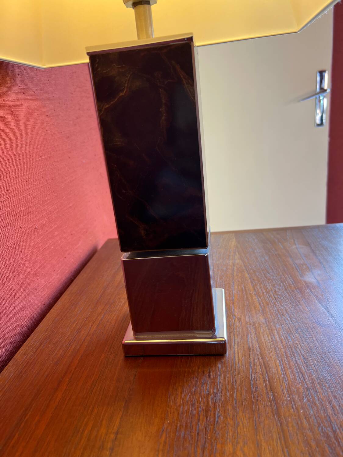 Vintage table lamp – marble and chrome metal base
