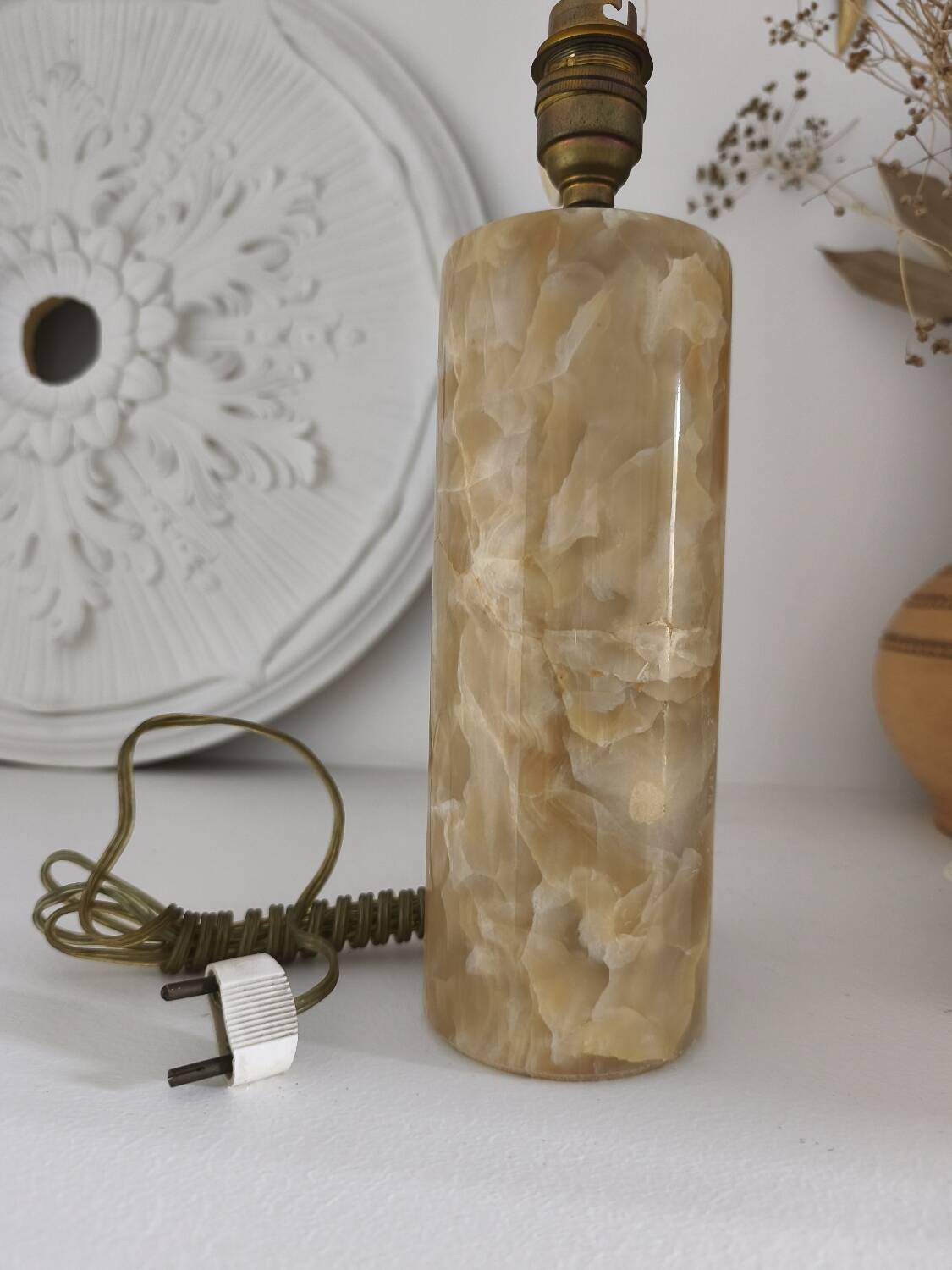 Cylindrical lamp base in natural stone