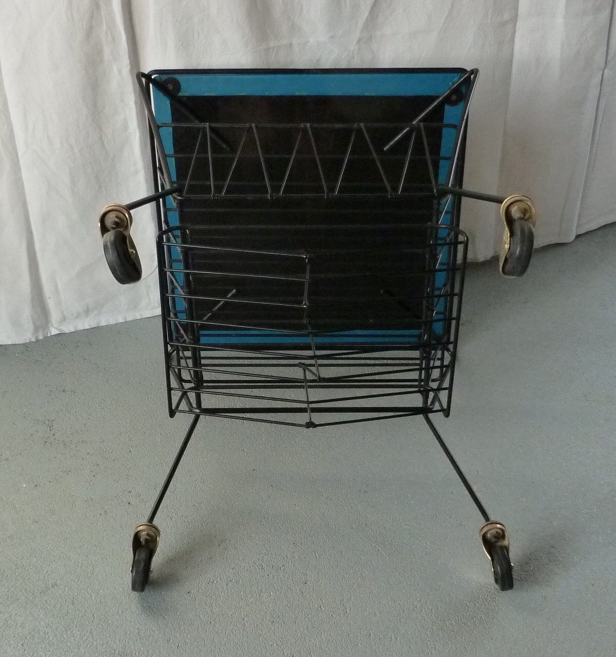 Table magazine table