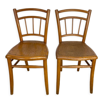 Paire de chaises bistrot bois courbé et assise cloutée et perforée