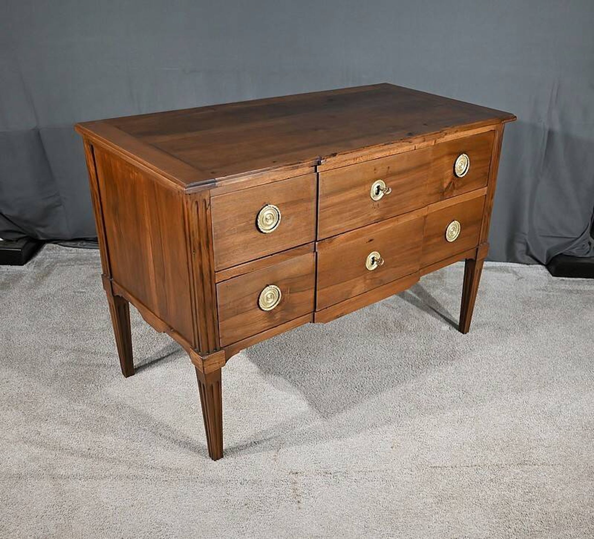 Walnut Jumping Commode, Louis XVI period – Late 18th century