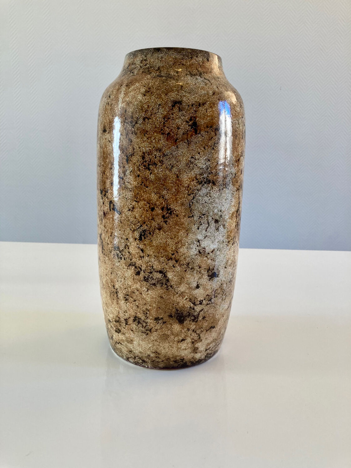 Marbled effect vase in Lunéville earthenware