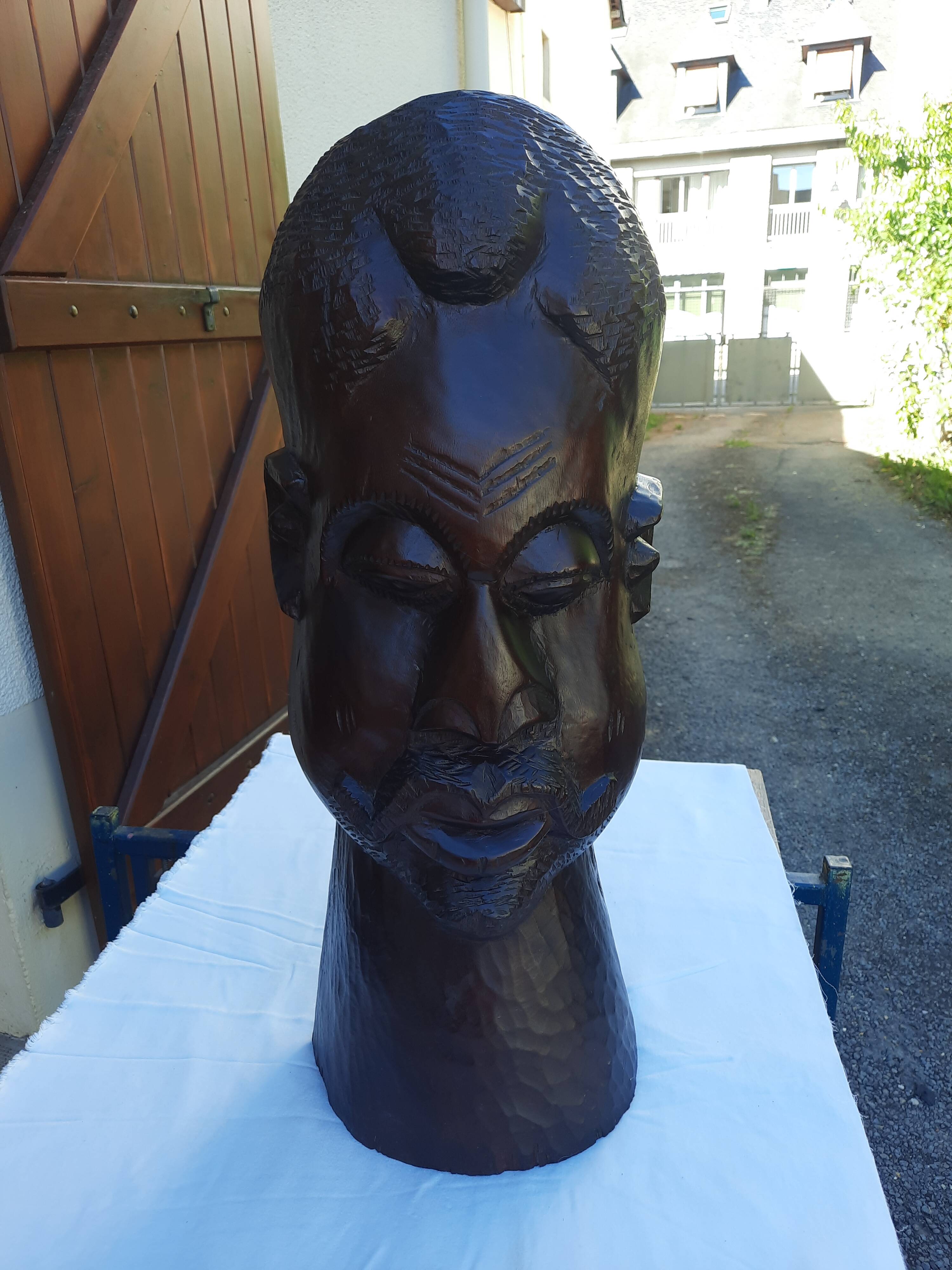 Large carved African head in exotic wood – Madagascar – 65 cm