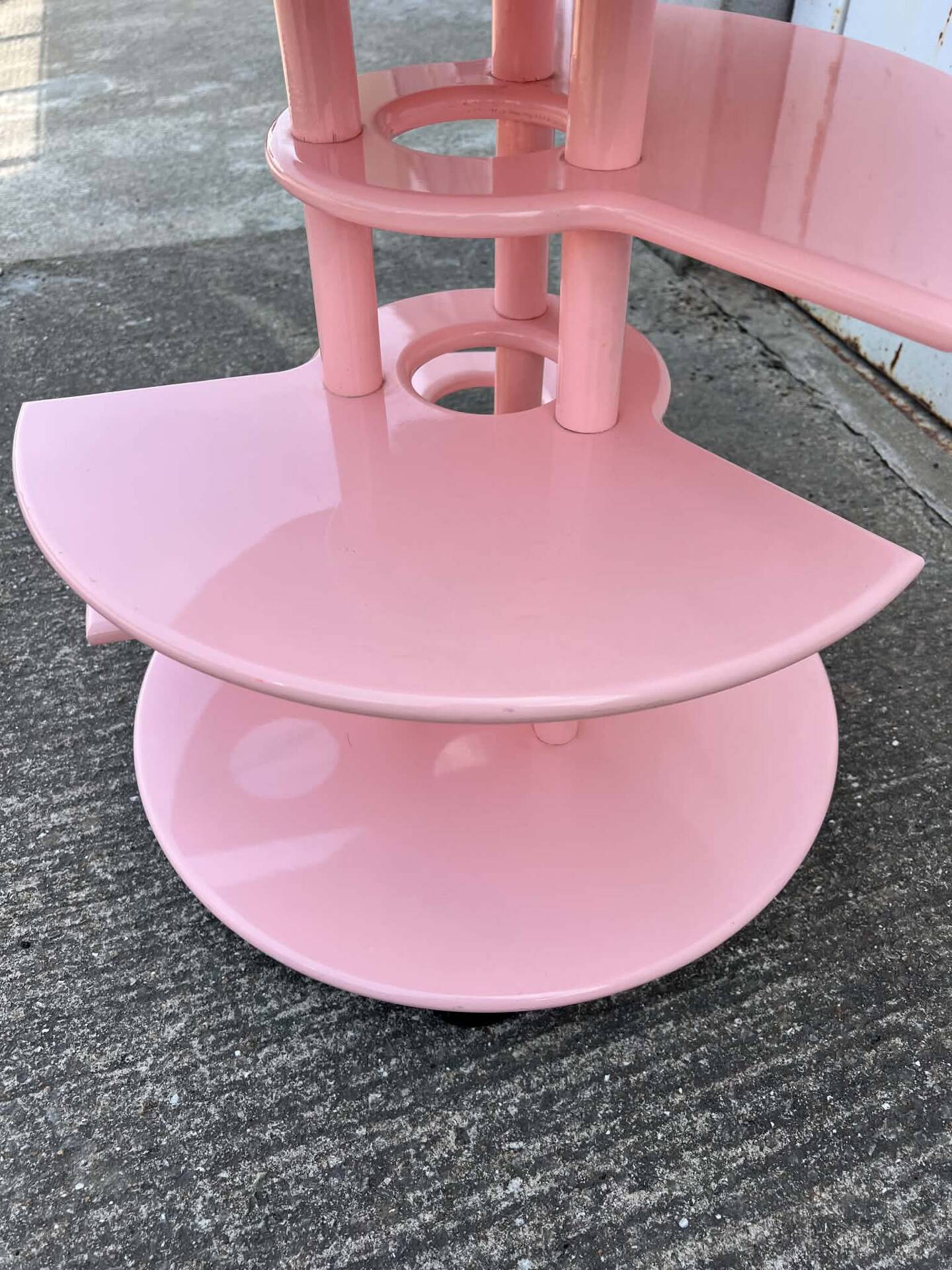 Mini bar dessert from the 80s, Memphis style, light pink lacquered wood.