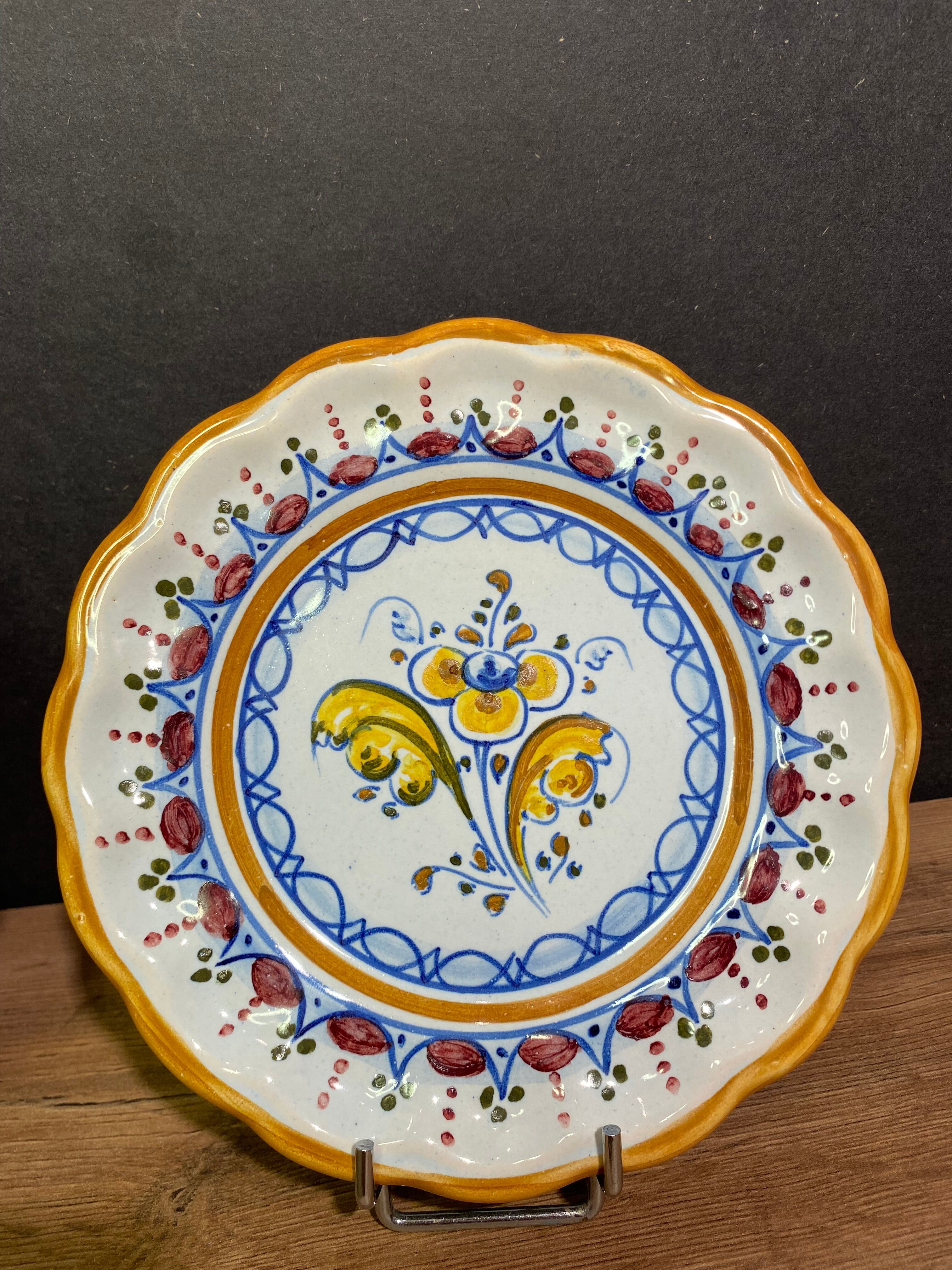 Pair of Talavera earthenware plates with floral decoration