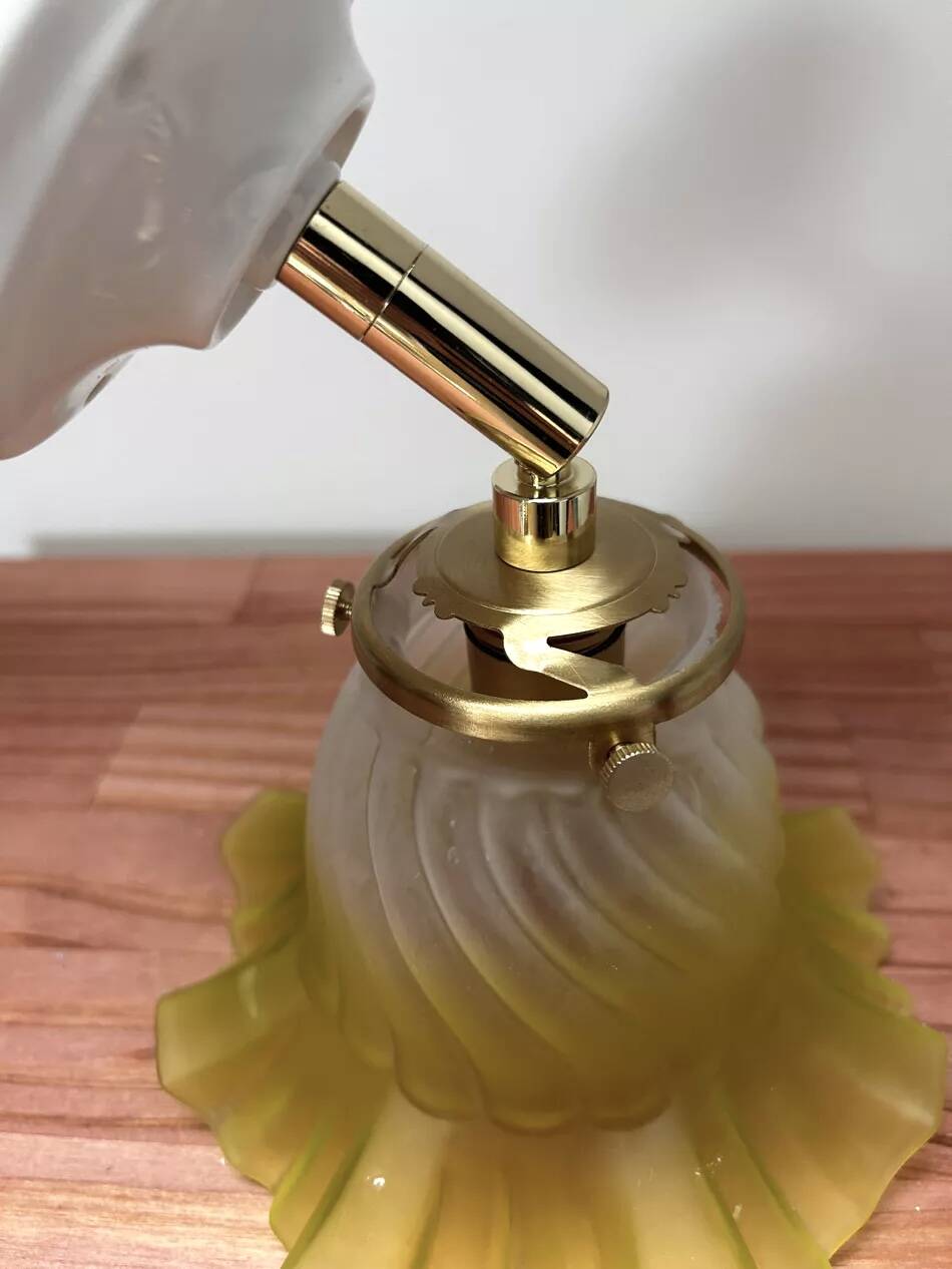 Vintage tilting wall lamp