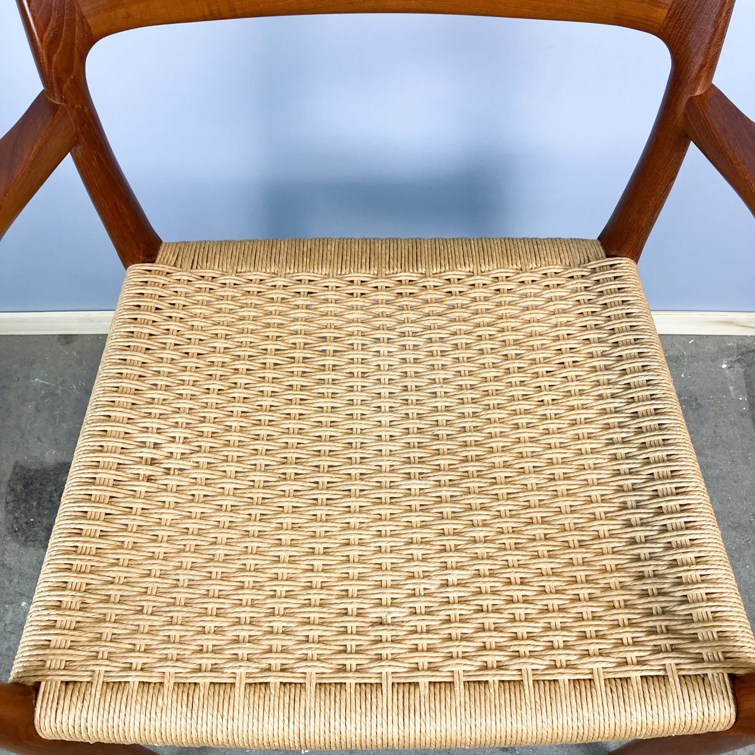 Fauteuil danois par Niels Otto Møller, teck et corde à papier, années 1960.