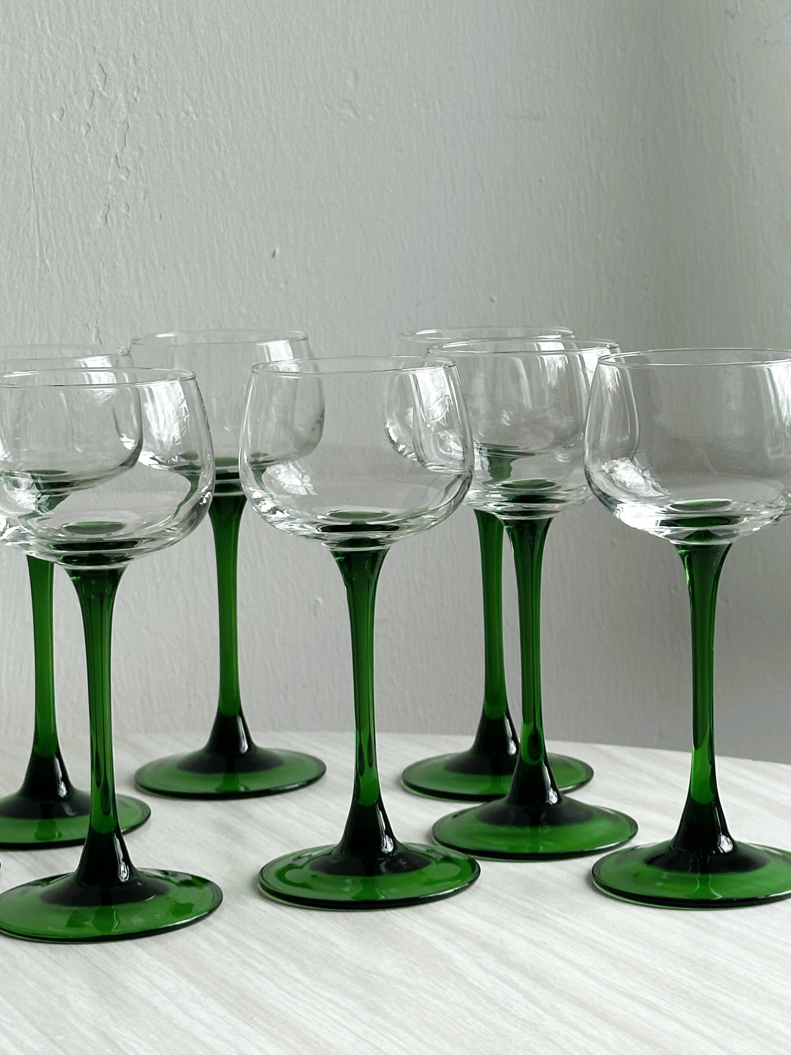 8 stemmed glasses with green stems, Alsatian wine glasses.