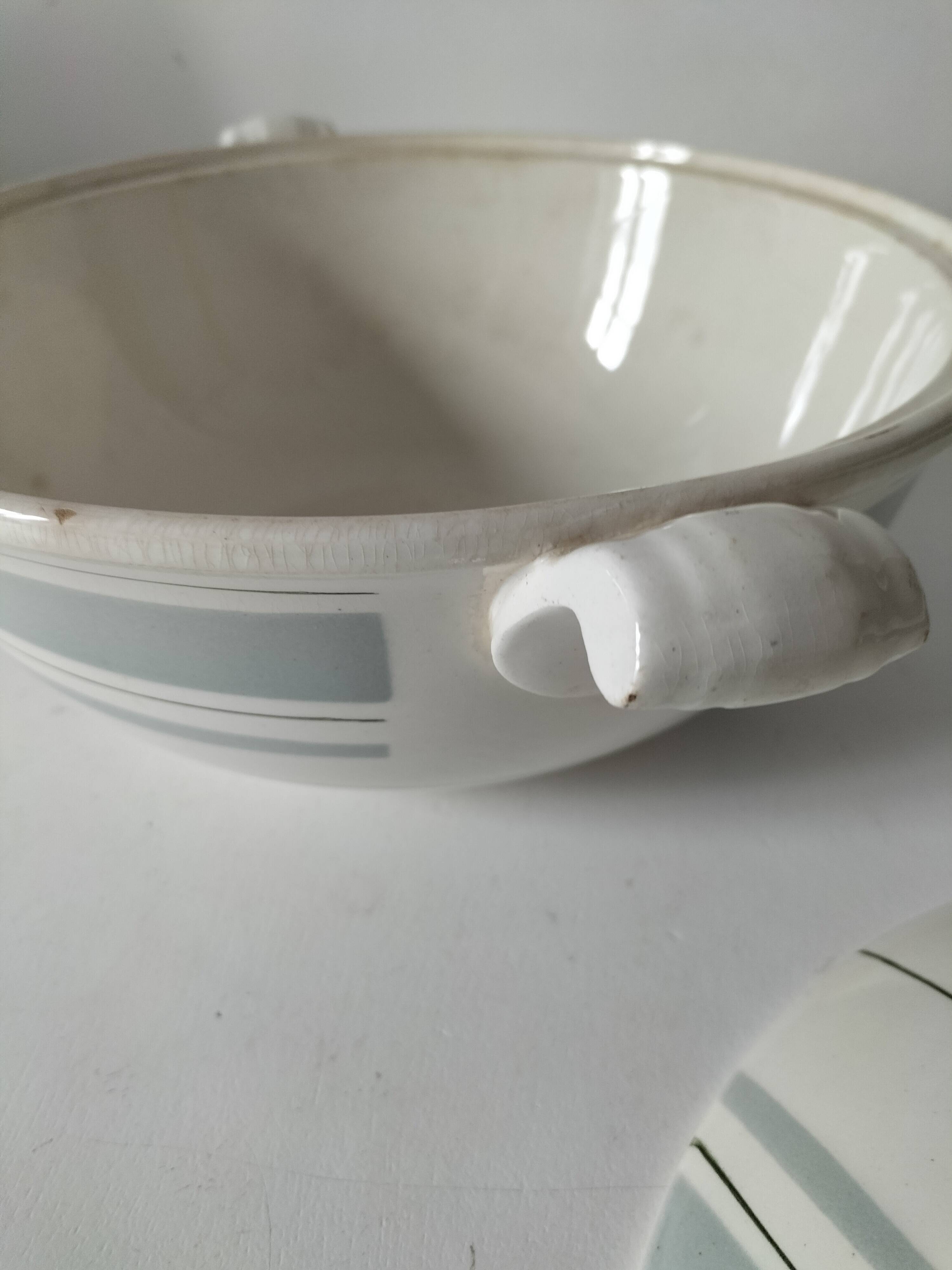 Salins soup tureen model Montréal graphic decor 60s