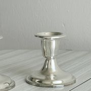 Paire de bougeoirs en métal léger argenté