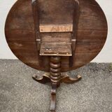 Roundtable with a tilting tray