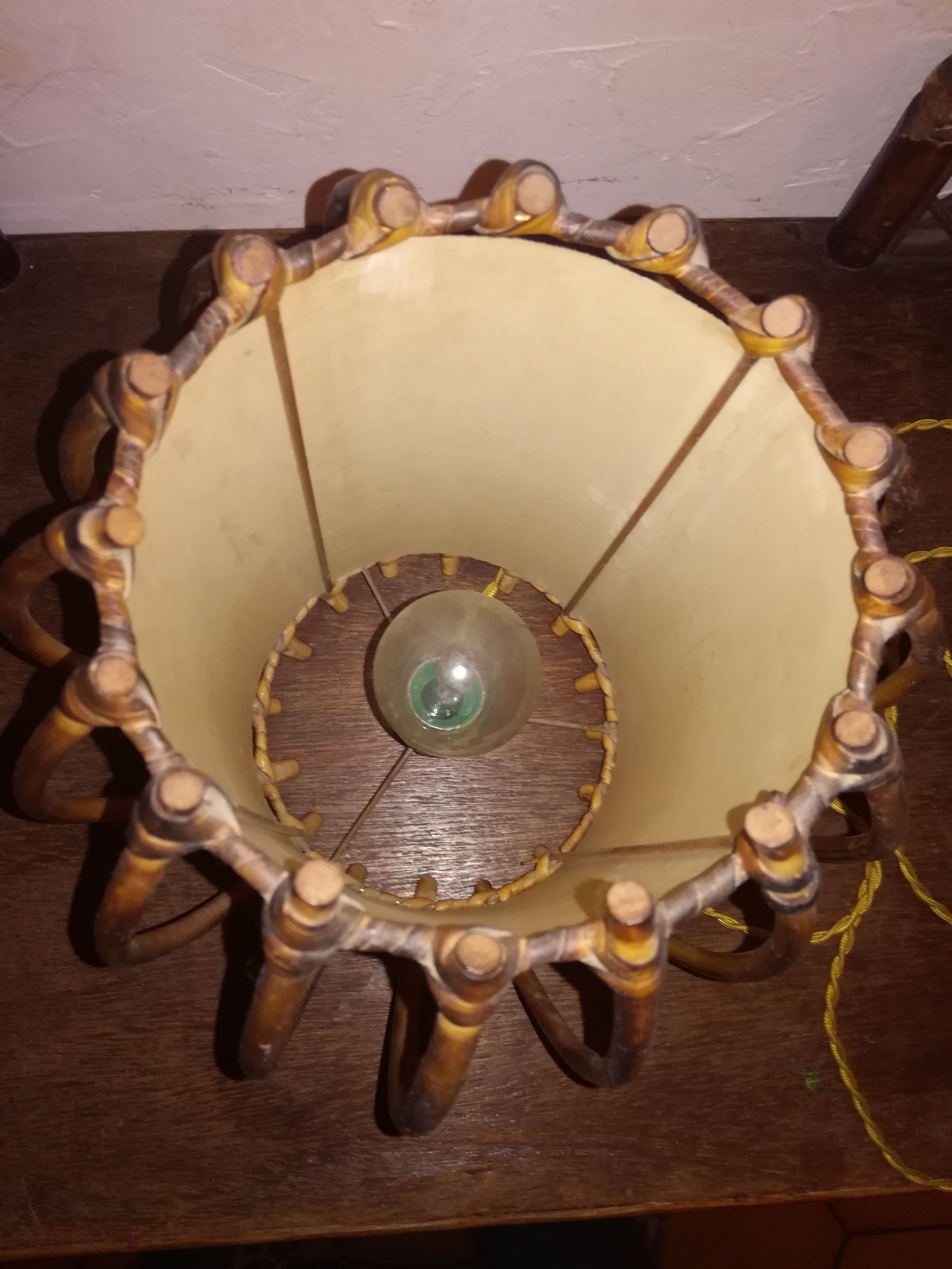 Lampe à poser en rotin
