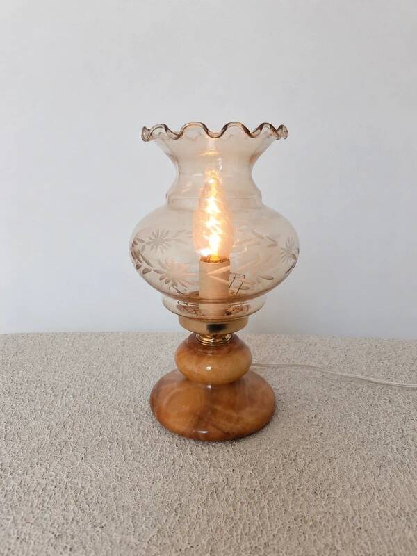 Vintage style boudoir lamp in glass and marble