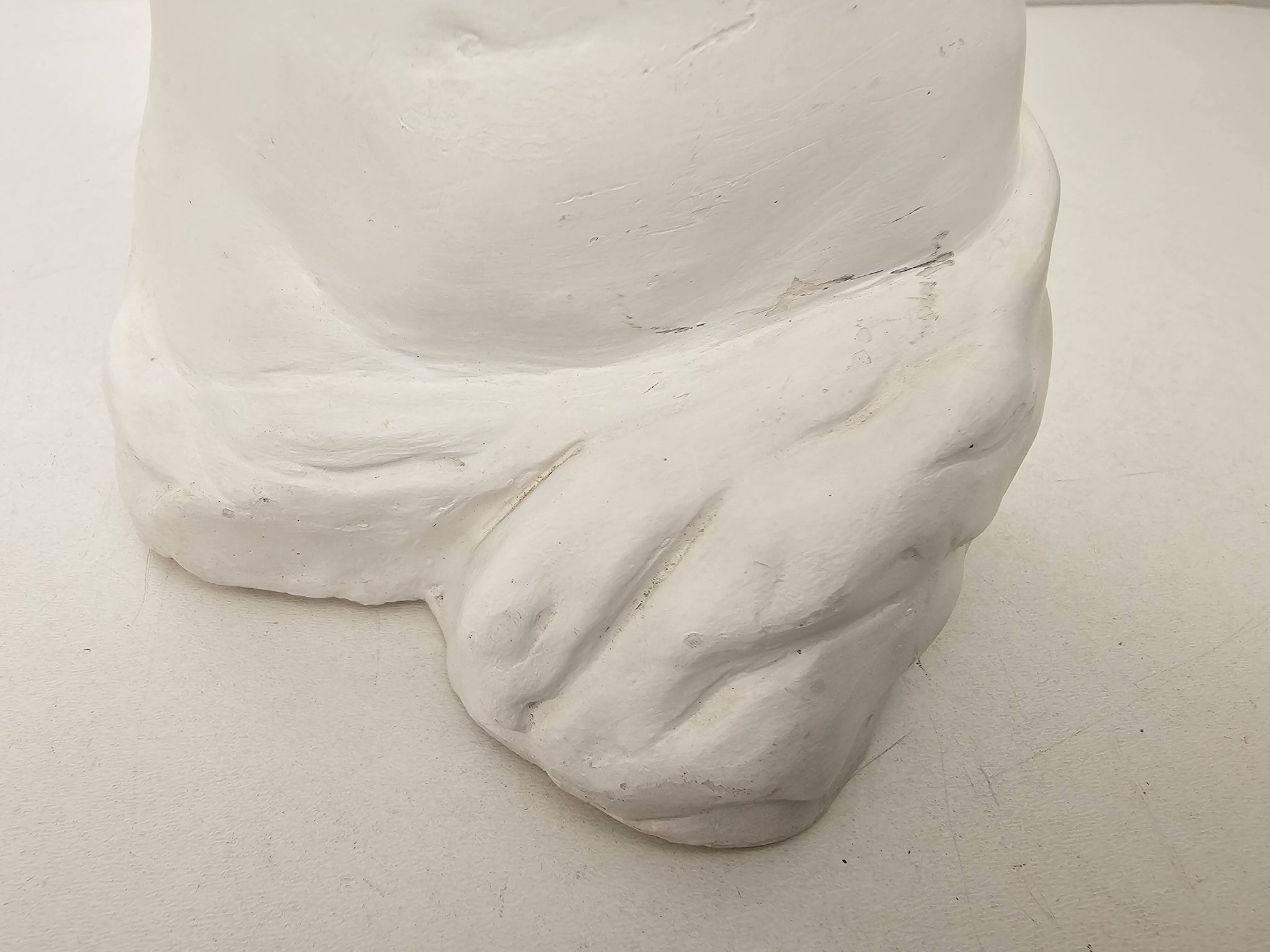Sculpture plaster statue in the academic style representing the Venus de Milo Signed Dom