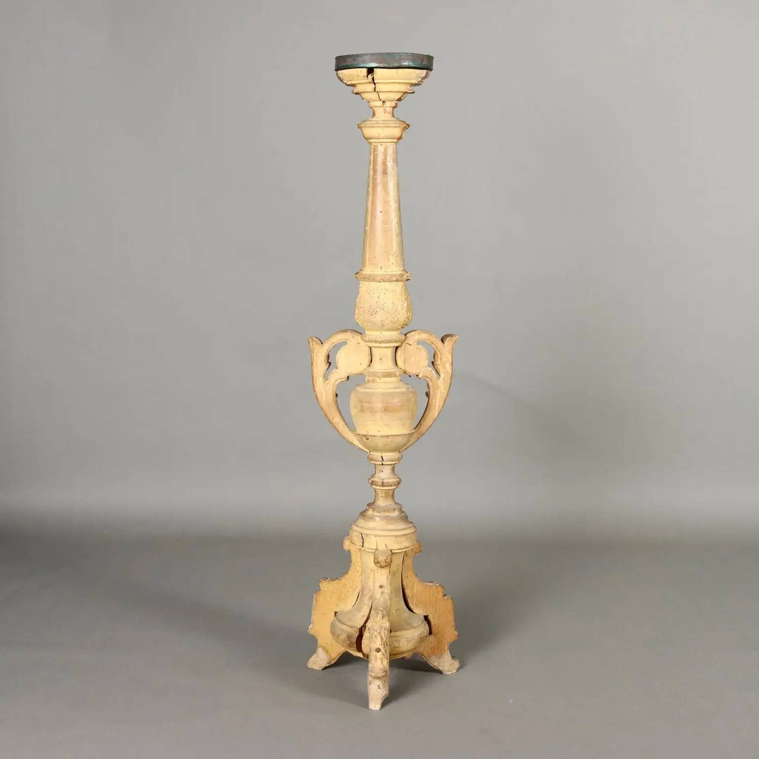 Bougeoir éclectique ancien en bois sculpté et doré, XIXe siècle